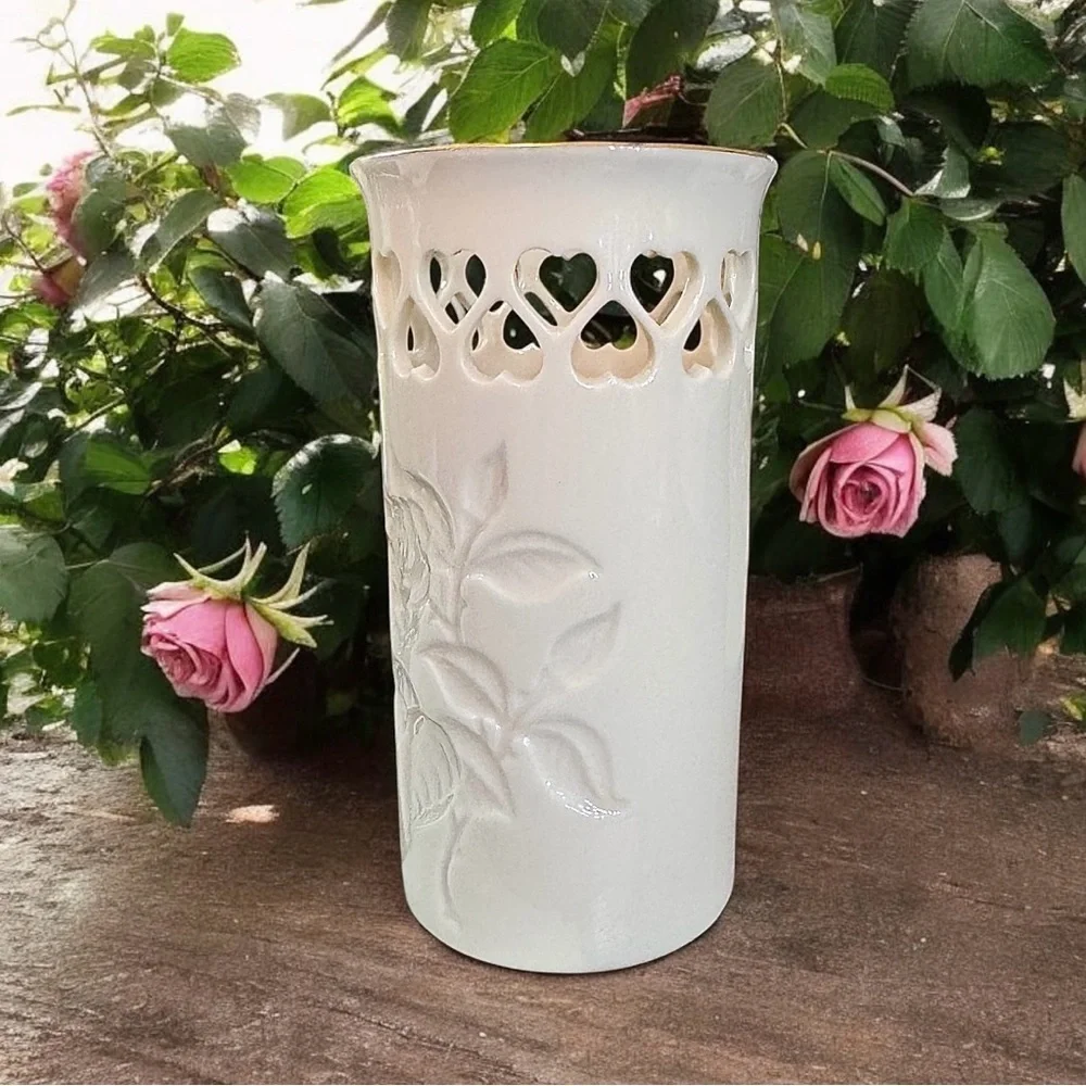 Lenox Vintage Pierced Hearts Floral Porcelain Vase With 24k Gold Trim